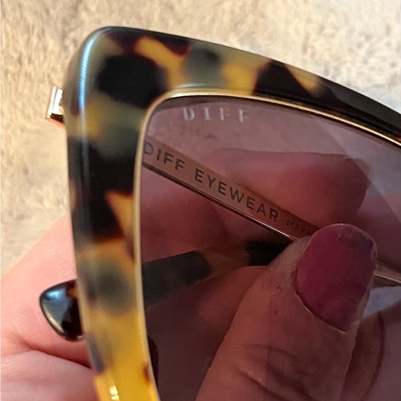 DIFF Tortoise Sunglasses LIKE NEW! main image 8